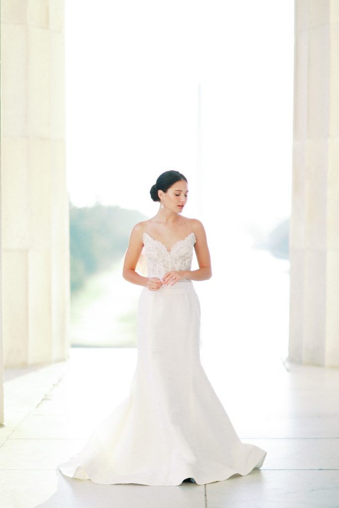 Romantic and modern DC wedding photography at the Lincoln Memorial, featuring a chic Oscar De La Renta wedding dress and a gorgeous bouquet from Sweet Root Village.