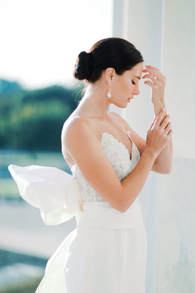 Romantic and modern DC wedding photography at the Lincoln Memorial, featuring a chic Oscar De La Renta wedding dress and a gorgeous bouquet from Sweet Root Village.