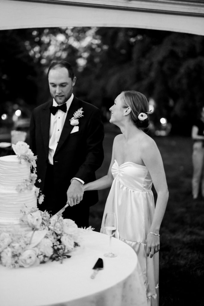 Modern romantic wedding at Graylyn Estate in Winston-Salem, North Carolina.