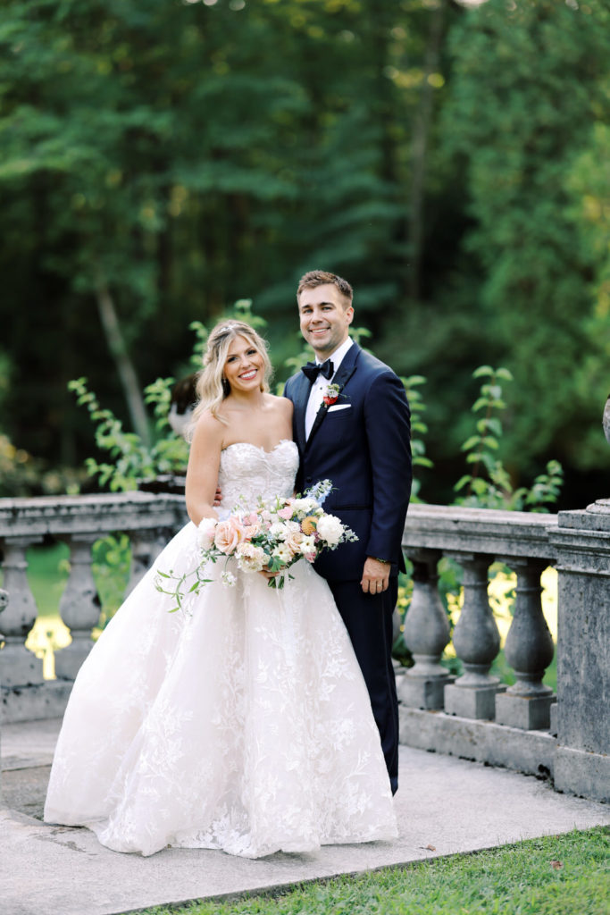 Elegant outdoor summer wedding photography at a historic Maryland wedding venue.